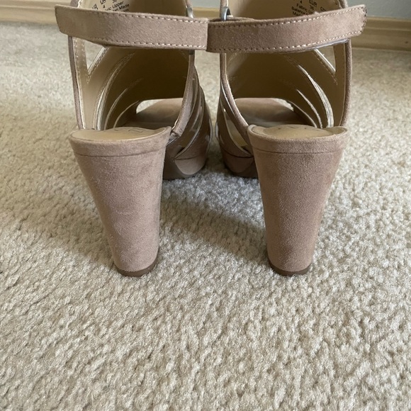 Naturalizer Beige Heeled Sandals - Picture 5 of 7